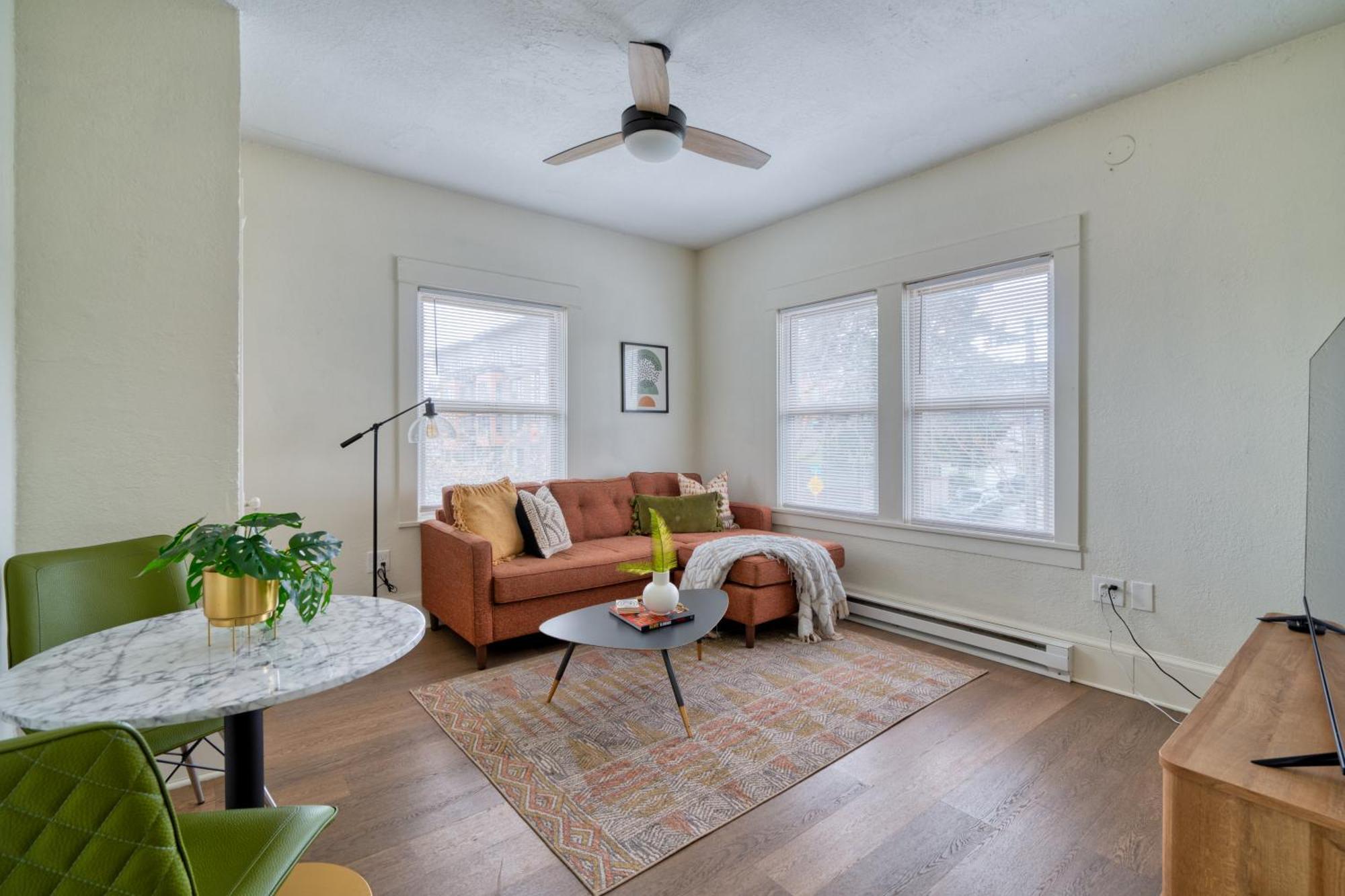 Collection - Mt Tabor Retreat - Local Eateries - Shops - Bars * Portland