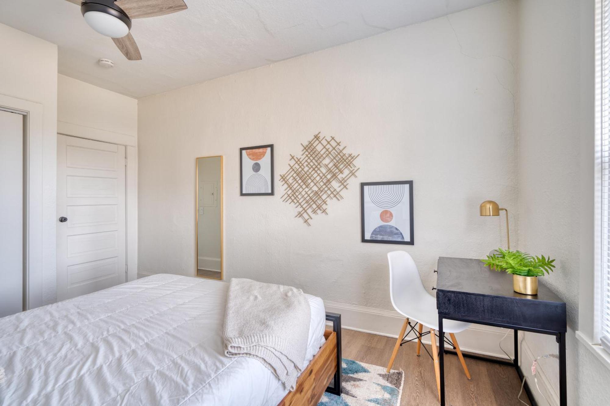 - Mt Tabor Retreat - Local Eateries - Shops - Bars