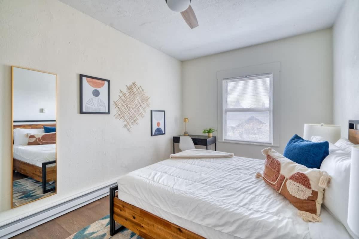 - Mt Tabor Retreat - Local Eateries - Shops - Bars
